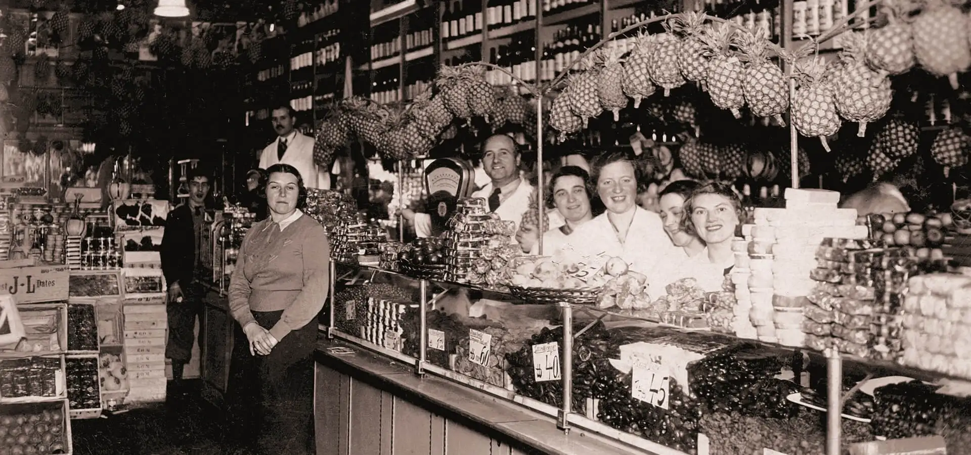 Belegschaft im alten Laden des Spanischen Garten